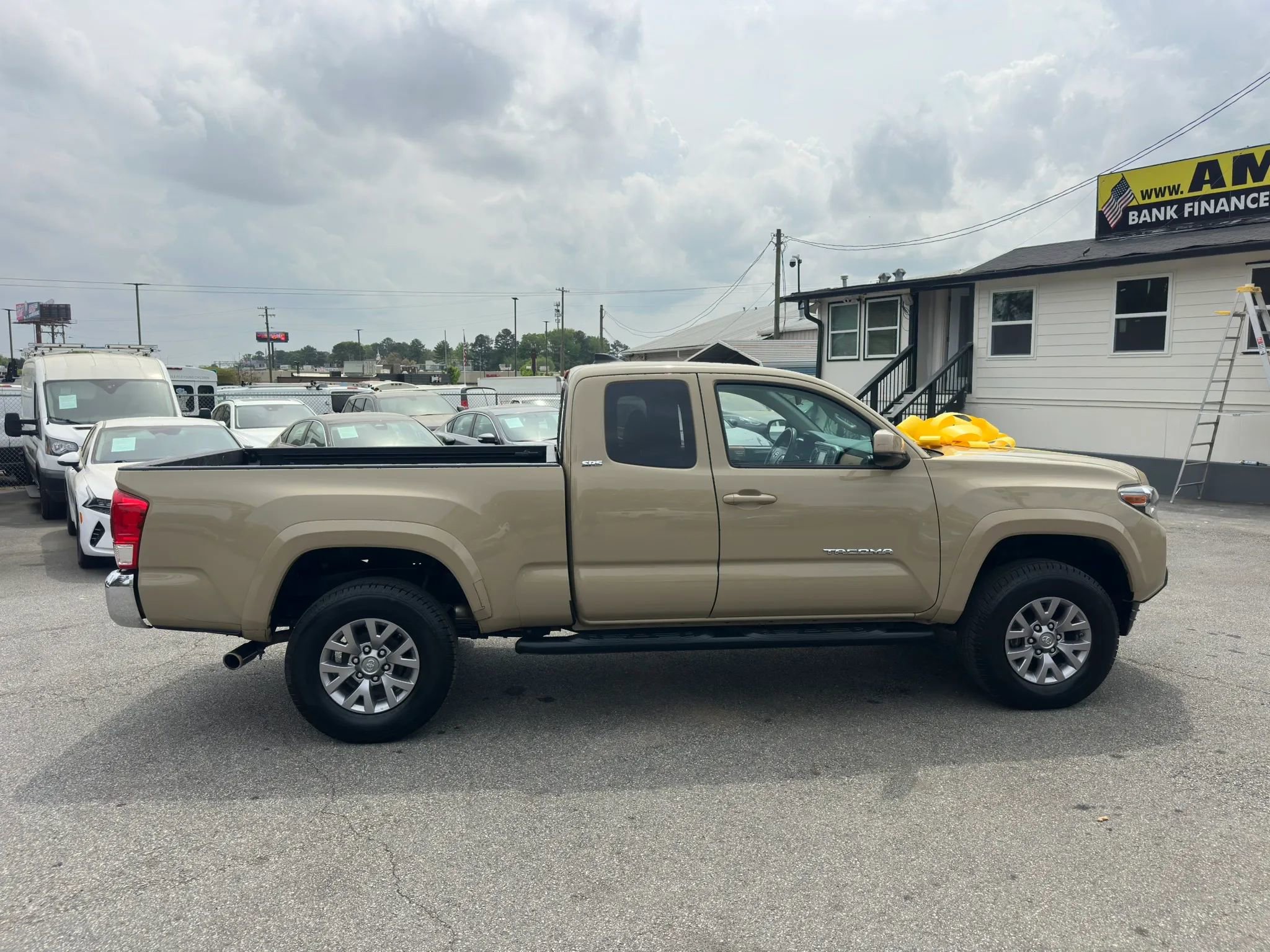 Used 2016 Toyota Tacoma SR5 w/ Exterior Package AWD/4WD image 9