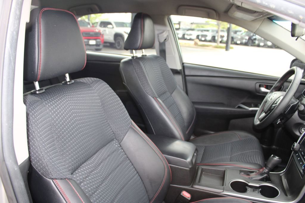 Used 2015 Toyota Camry SE FWD image 39