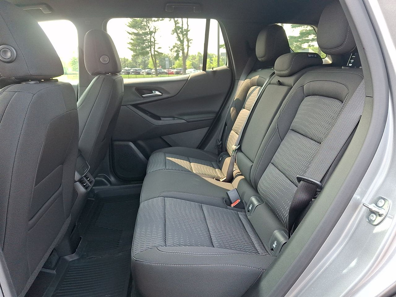 New 2027 Chevrolet Equinox LT w/ LPO, Floor Liner Package FWD image 13