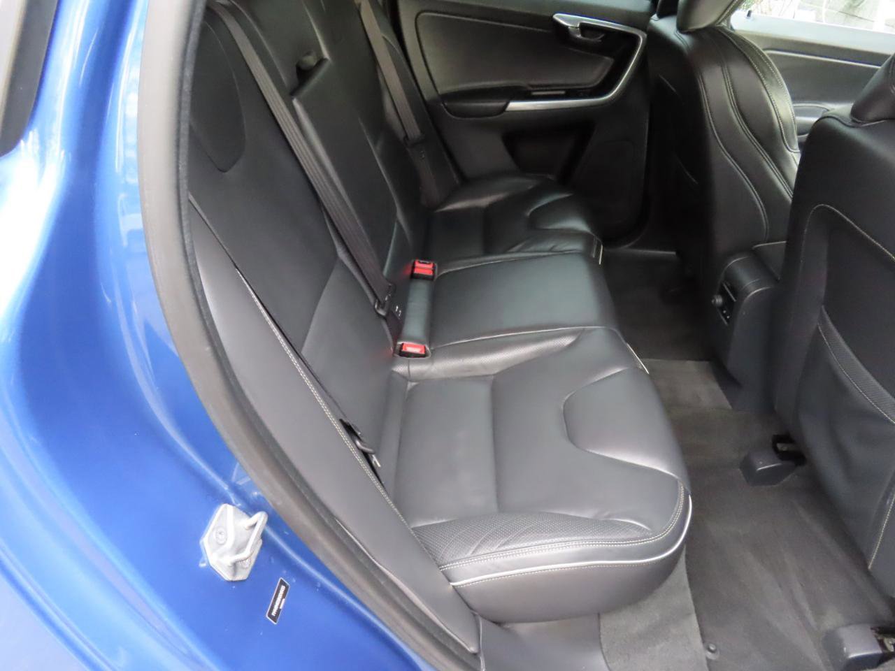 Used 2017 Volvo XC60 T6 R-Design w/ Climate Package image 15