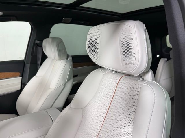 New 2026 Cadillac Vistiq Sport image 14