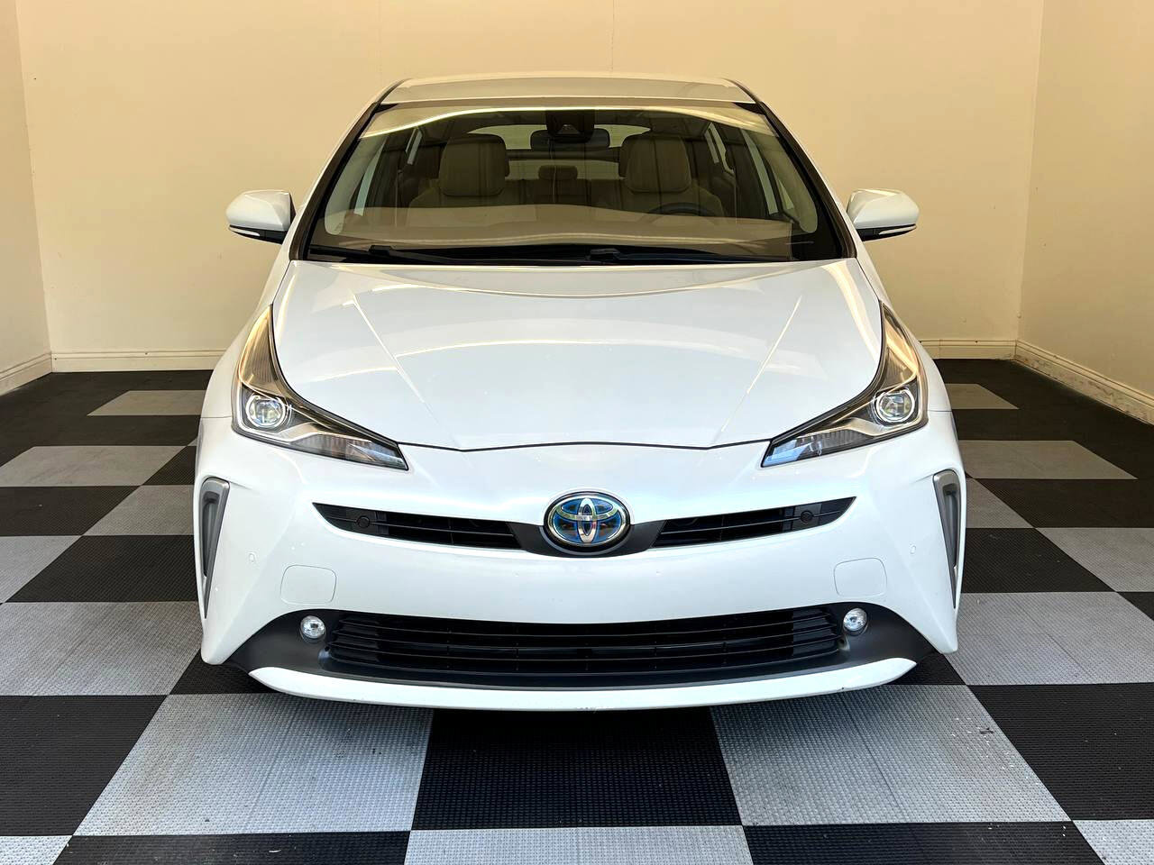 Used 2021 Toyota Prius LE image 2
