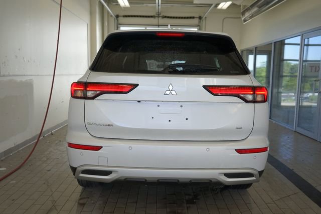 Used 2022 Mitsubishi Outlander SE AWD/4WD image 14