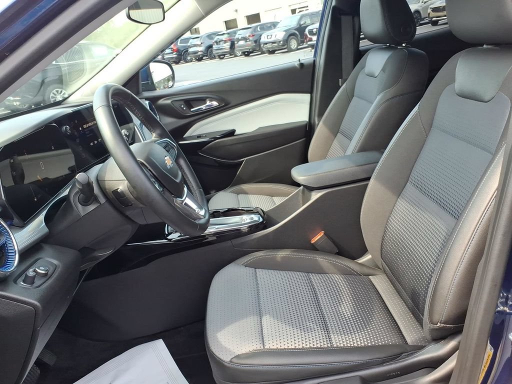 Used 2024 Chevrolet Trax LT w/ Driver Confidence Package FWD image 12