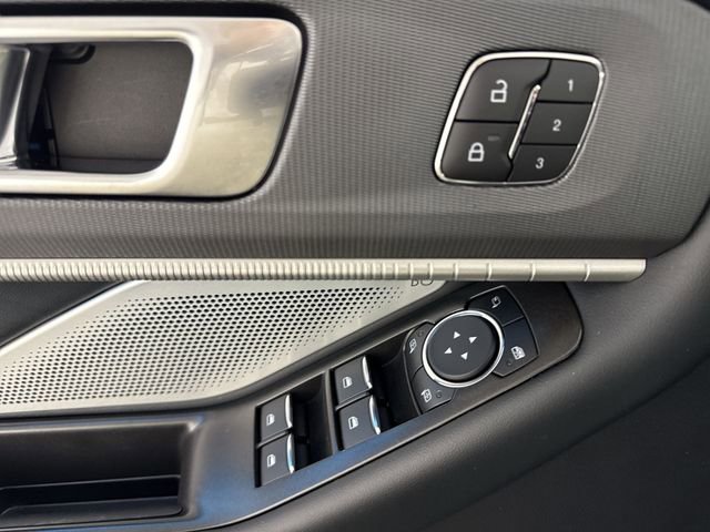 Used 2025 Ford Explorer ST image 21