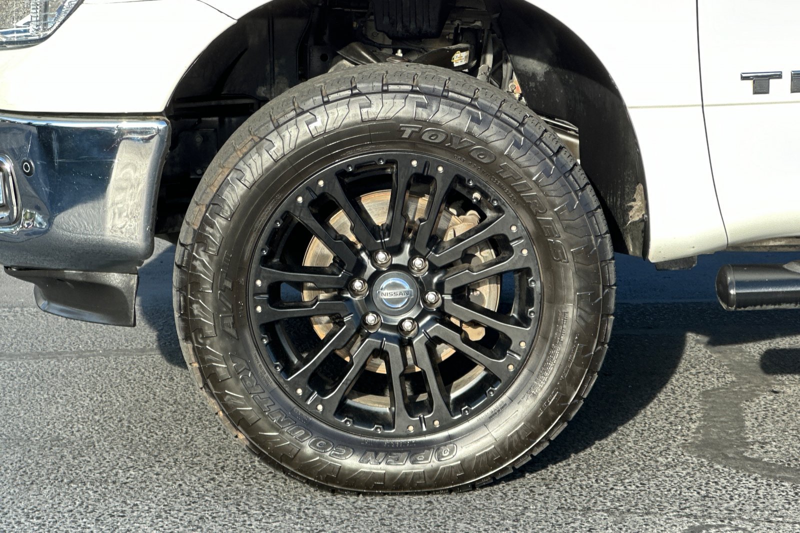 Used 2018 Nissan Titan SL AWD/4WD image 12