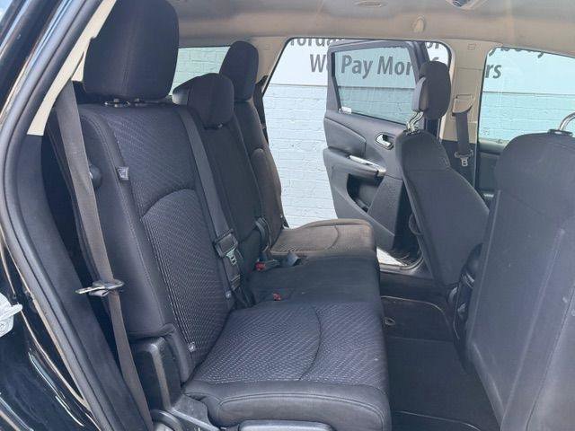 Used 2017 Dodge Journey SE w/ Flexible Seating Group image 12