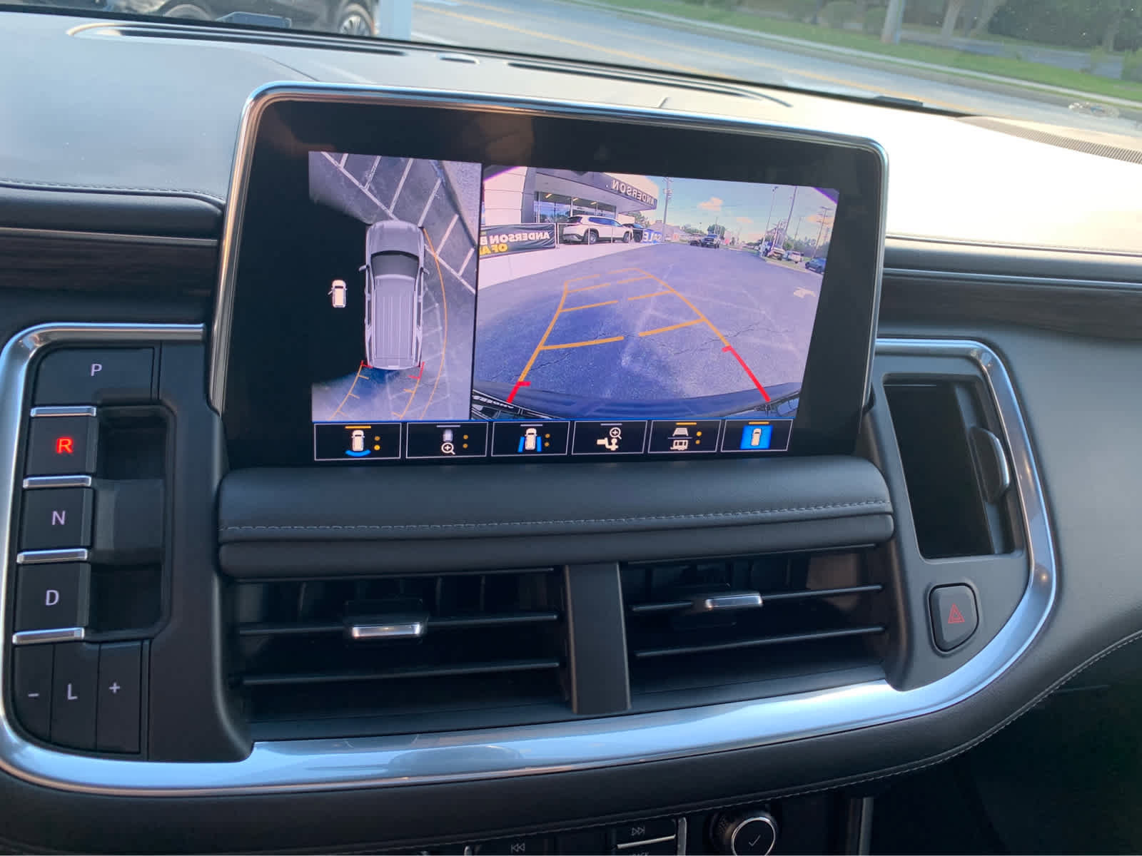 Used 2021 Chevrolet Tahoe Z71 w/ Z71 Signature Package image 17