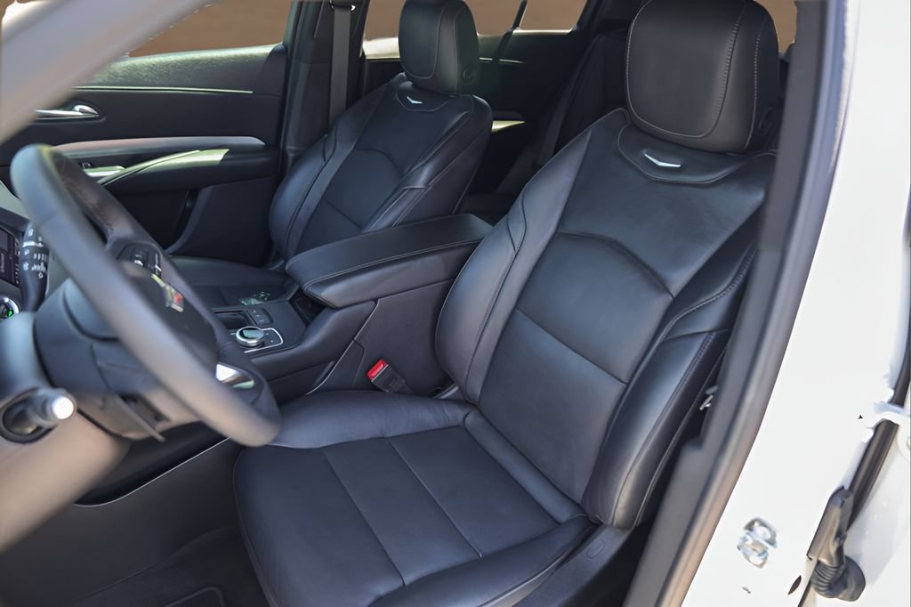 Certified 2022 Cadillac XT4 Premium Luxury w/ Enhanced Visibility Package AWD/4WD image 7