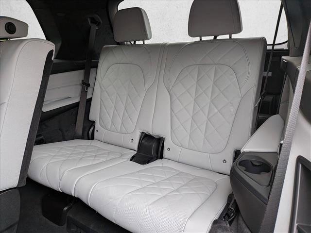 Used 2026 BMW X7 xDrive40i w/ Premium Package image 18