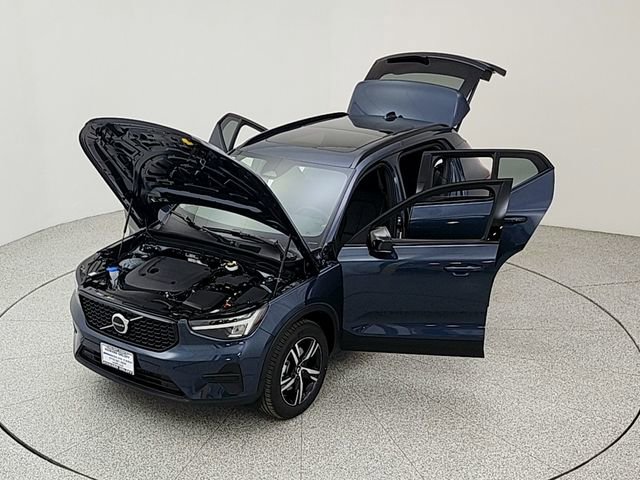New 2026 Volvo XC40 B5 Core w/ Climate Package image 37
