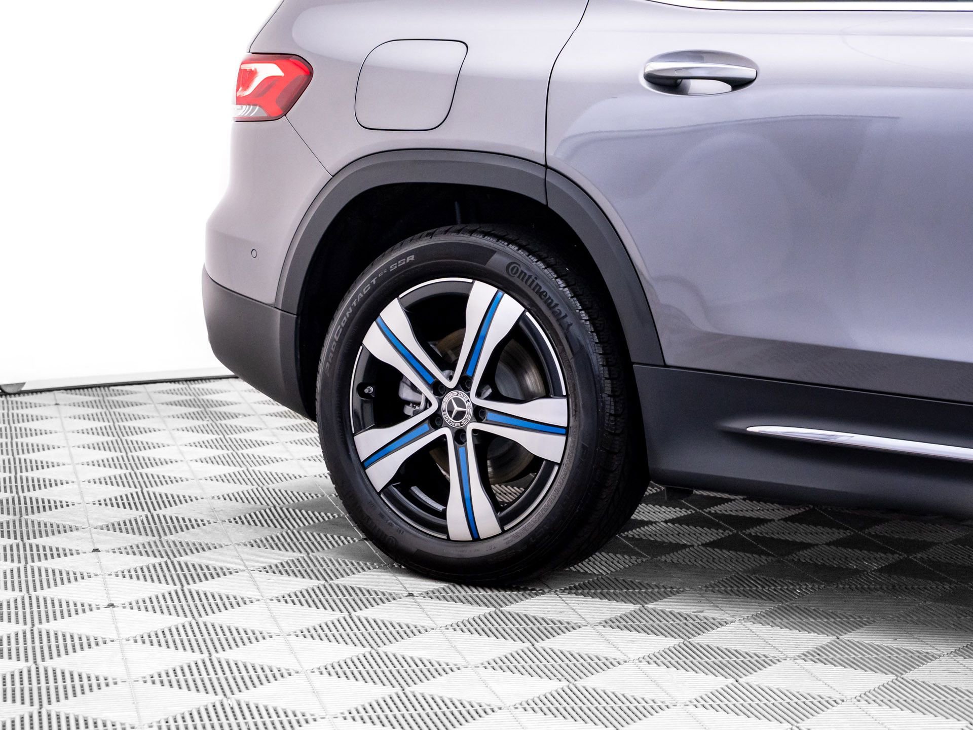 Certified 2023 Mercedes-Benz EQB 300 4MATIC w/ Exclusive Package image 40