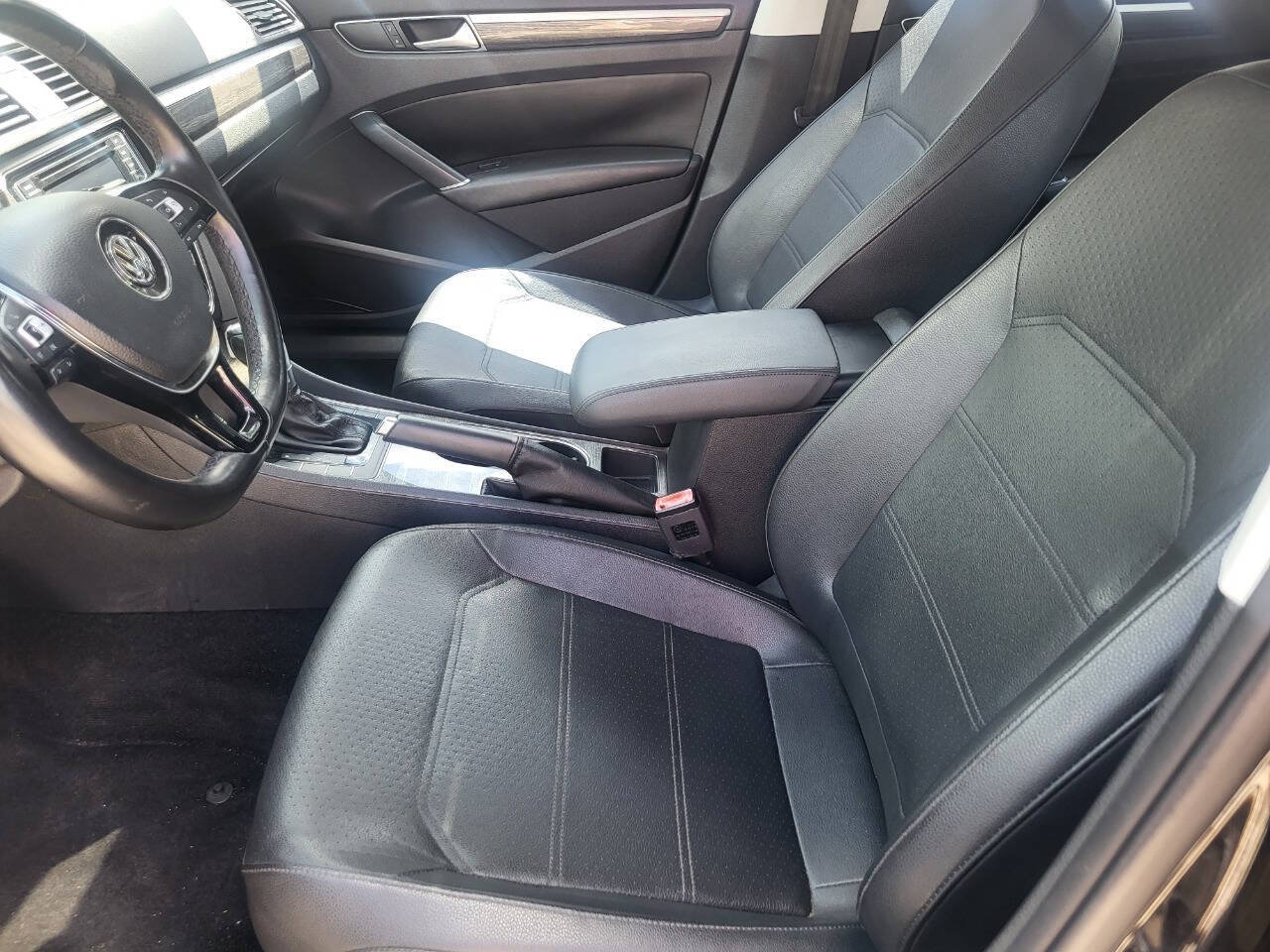 Used 2016 Volkswagen Passat 1.8T SE FWD image 39