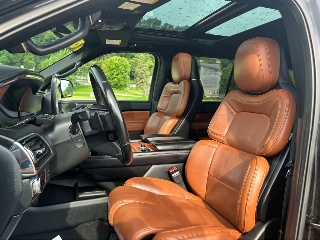 Used 2018 Lincoln Navigator L Reserve image 22