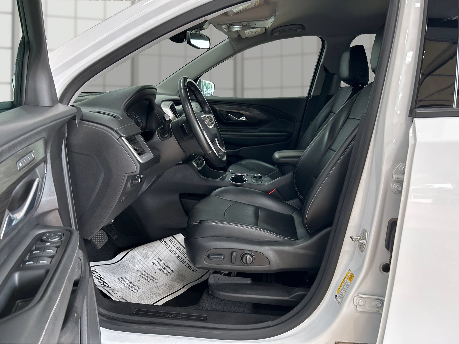 Used 2024 GMC Terrain SLT FWD image 9