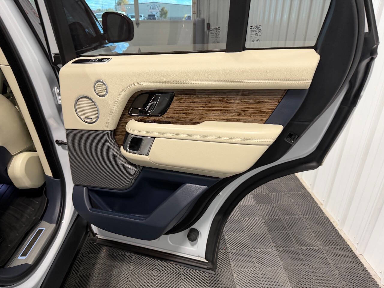 Used 2019 Land Rover Range Rover Supercharged image 31