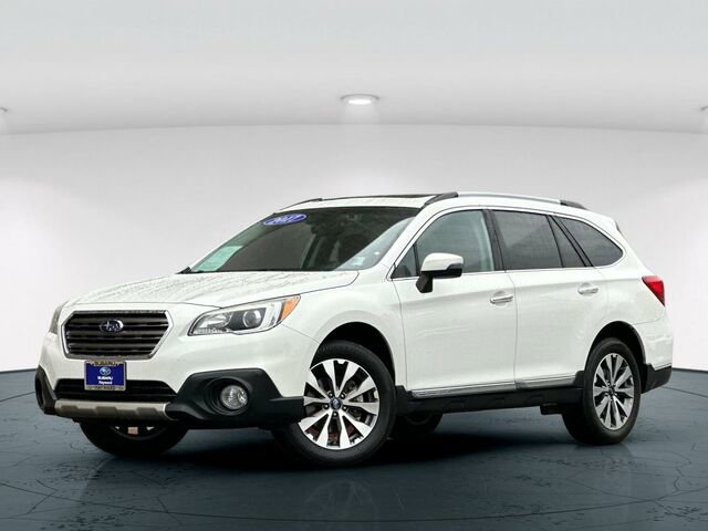 Used 2017 Subaru Outback 2.5i Touring image 2