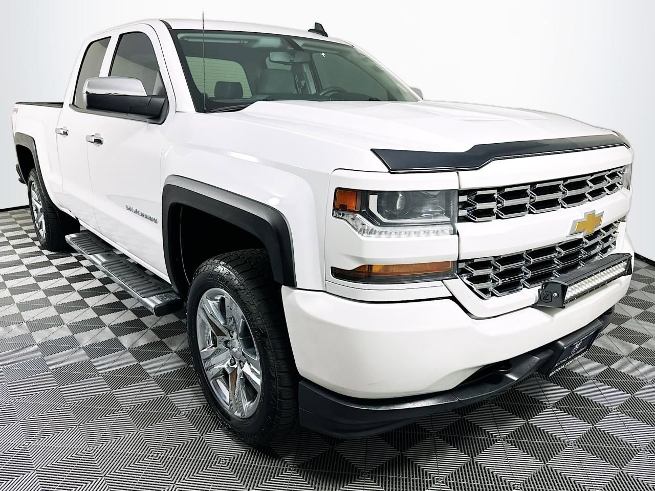 Used 2017 Chevrolet Silverado 1500 Custom w/ Custom Convenience Package AWD/4WD image 27
