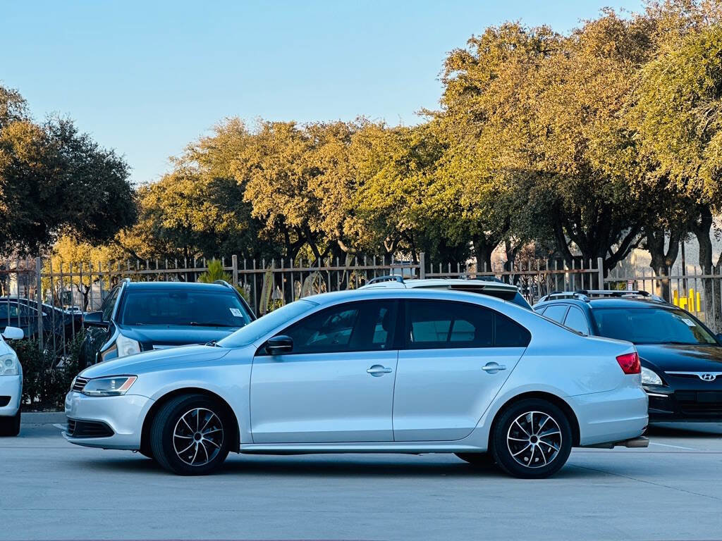 Used 2011 Volkswagen Jetta Base 4dr Sedan 6A image 5