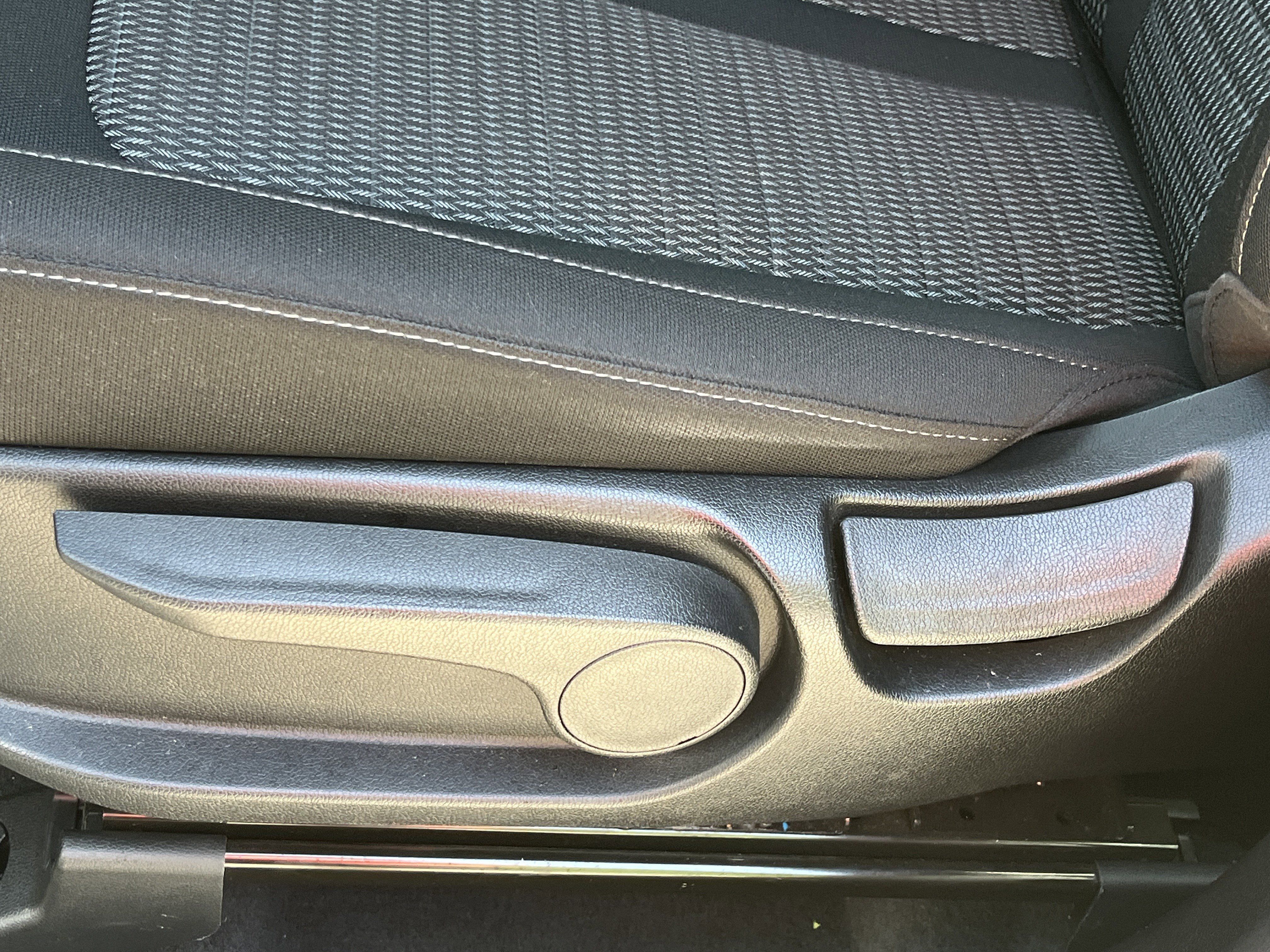 Certified 2025 Kia Sorento LX image 15
