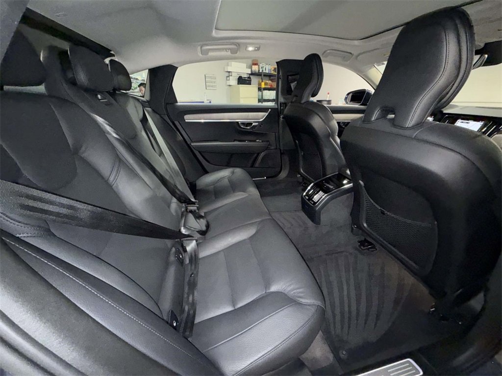 Used 2023 Volvo S90 B6 Plus image 16