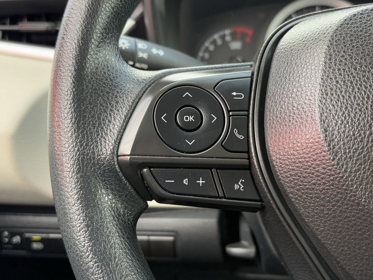 Used 2022 Toyota Corolla LE image 16