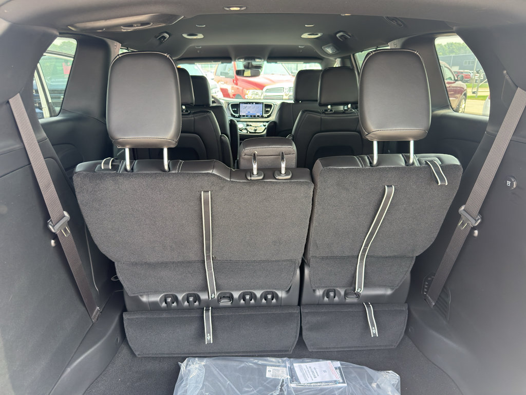 New 2026 Chrysler Pacifica Select w/ S Appearance Package FWD image 36
