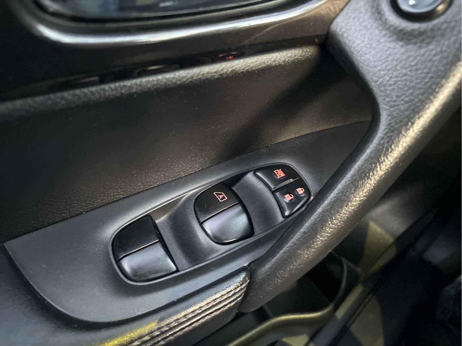 Used 2018 Nissan Rogue S image 29