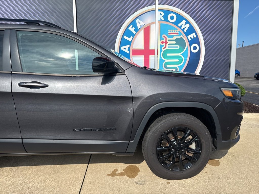Used 2023 Jeep Cherokee Altitude Lux image 4