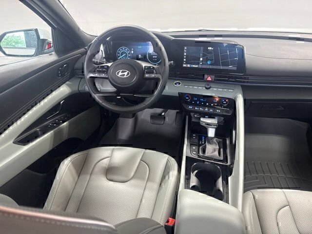 Certified 2025 Hyundai Elantra Limited FWD image 23