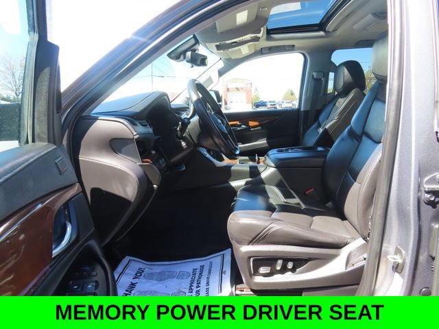 Used 2020 Cadillac Escalade Premium Luxury AWD/4WD image 19