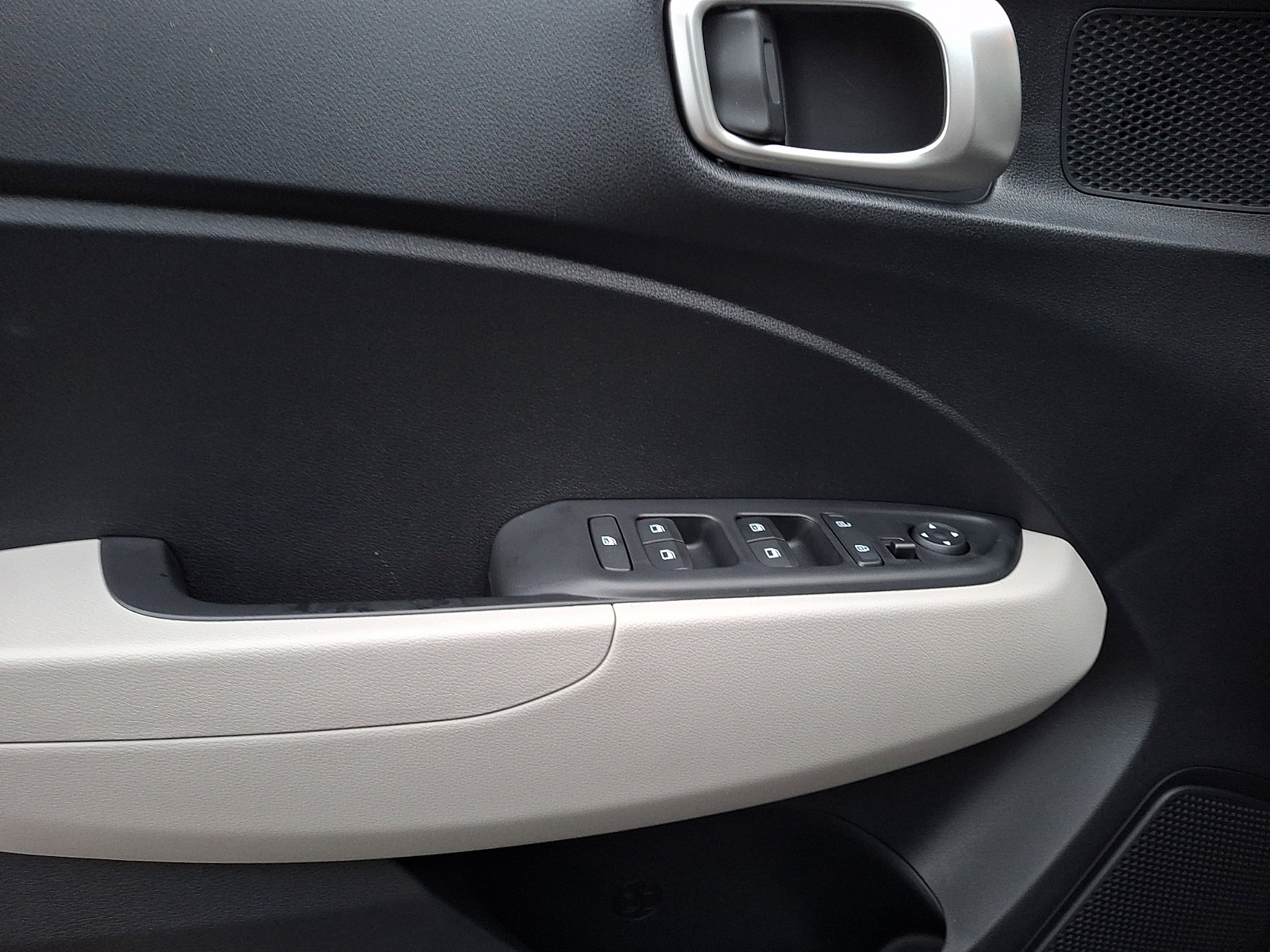 Used 2026 Hyundai Venue SEL FWD image 12