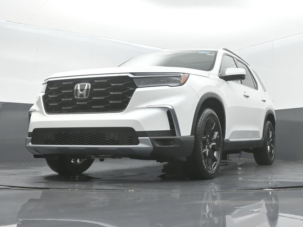 New 2025 Honda Pilot Touring image 8