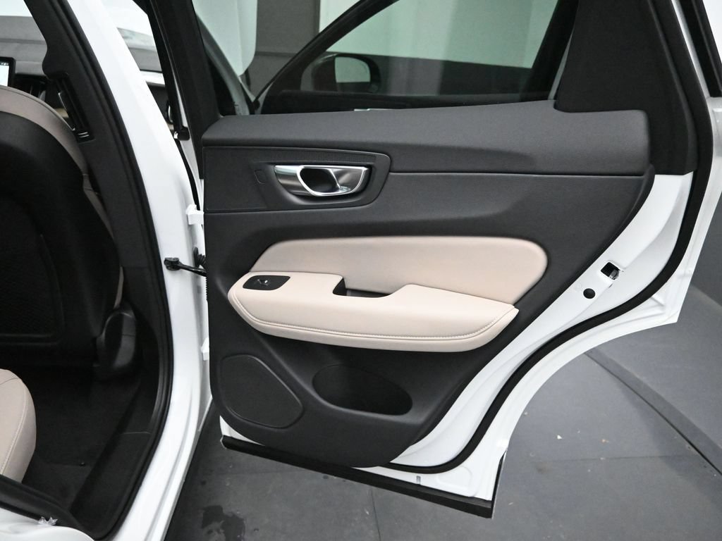 New 2026 Volvo XC60 B5 Core w/ Climate Package AWD/4WD image 33