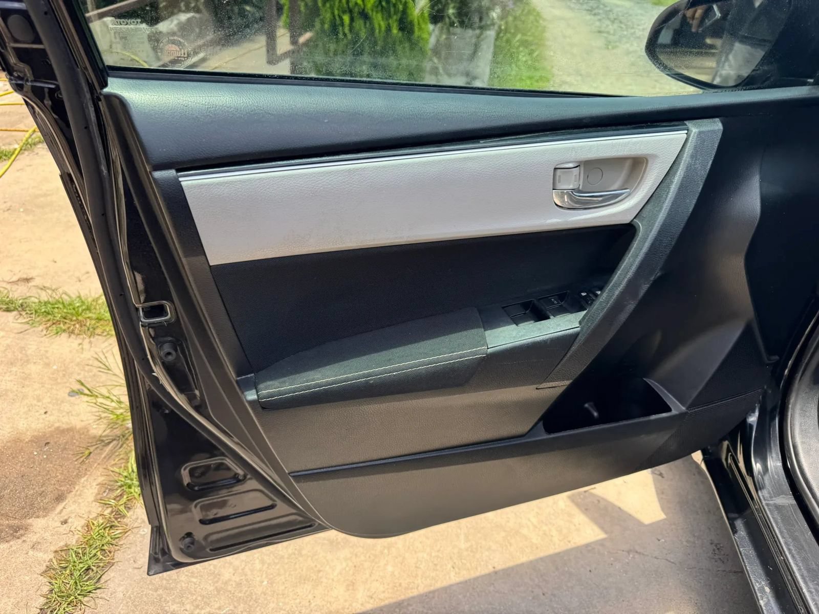 Used 2017 Toyota Corolla LE FWD image 15