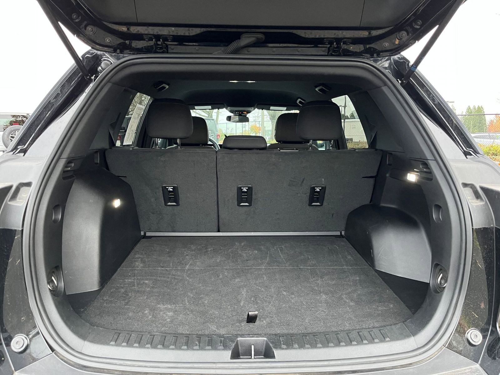 Used 2025 Chevrolet Equinox LT image 31