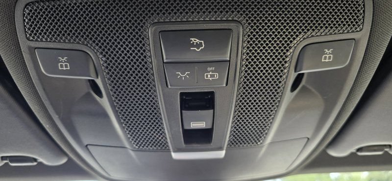 Used 2018 Mercedes-Benz CLA 250 4MATIC image 32