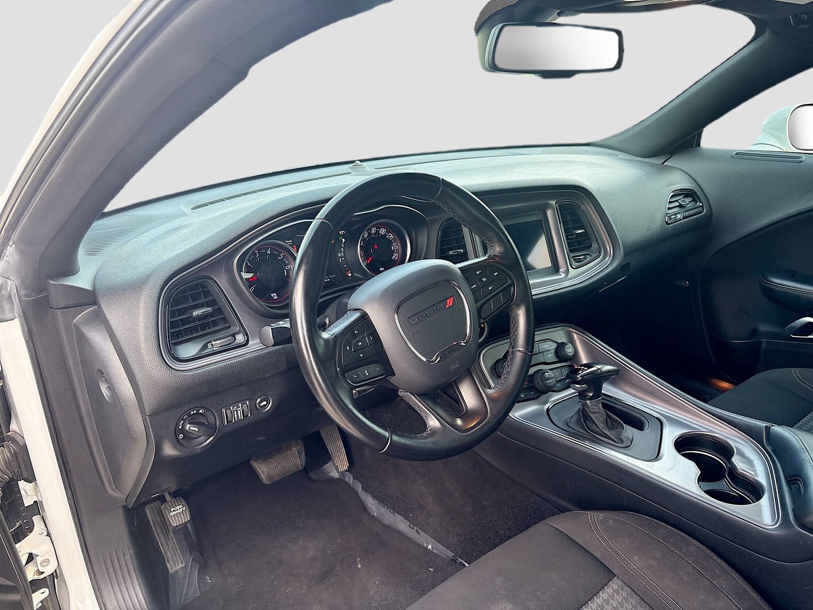Used 2023 Dodge Challenger SXT RWD image 9