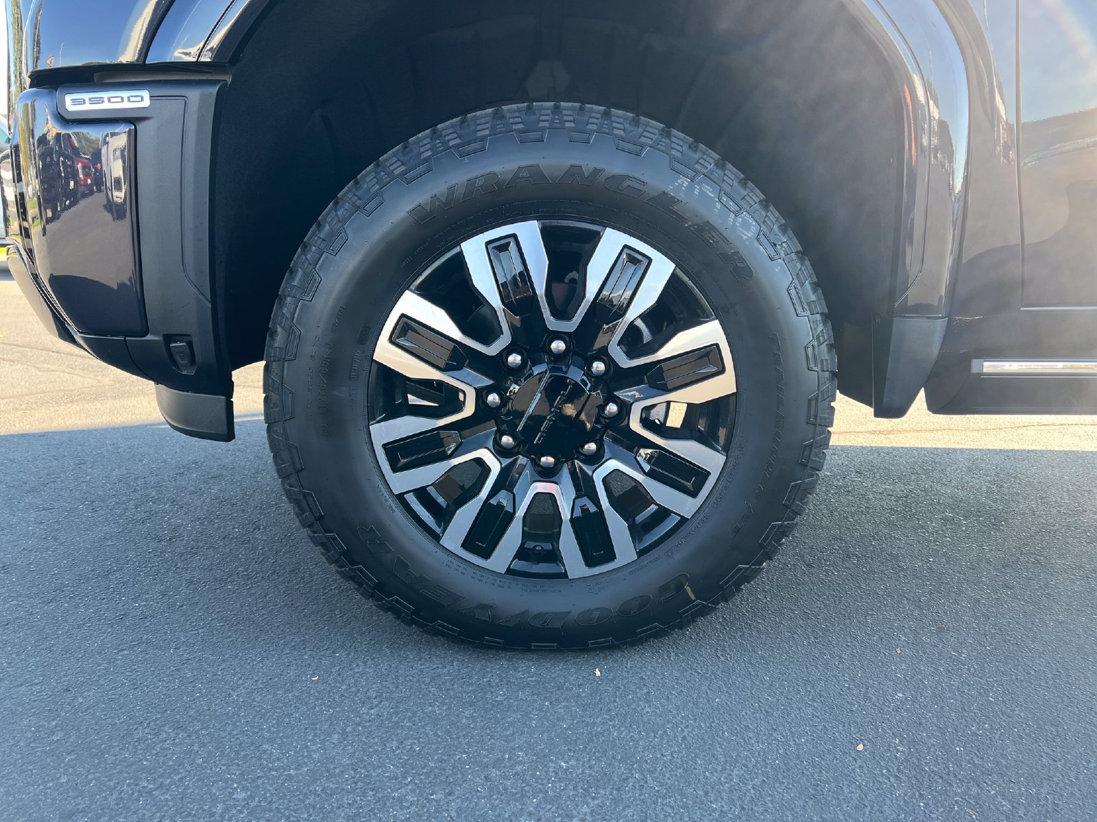 New 2026 GMC Sierra 3500 Denali Ultimate AWD/4WD image 33