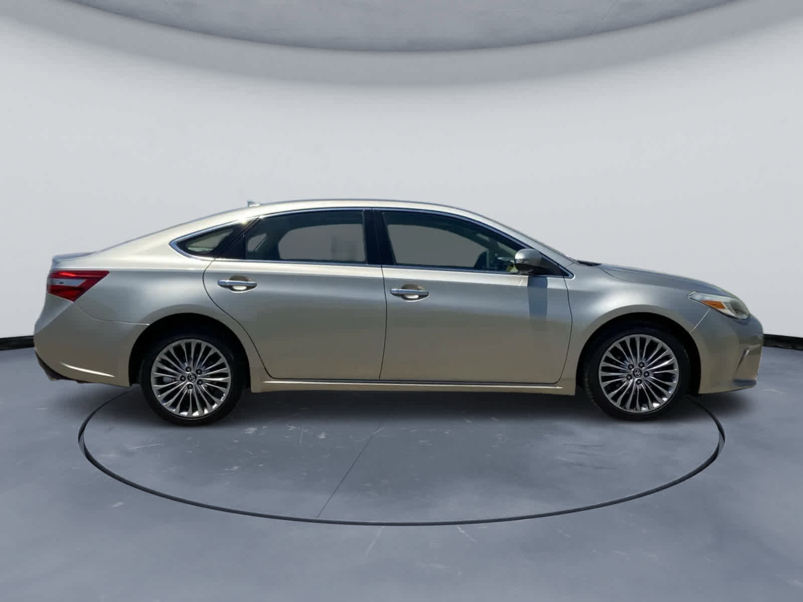 Used 2017 Toyota Avalon Limited w/ Carpet Mat Package FWD image 4