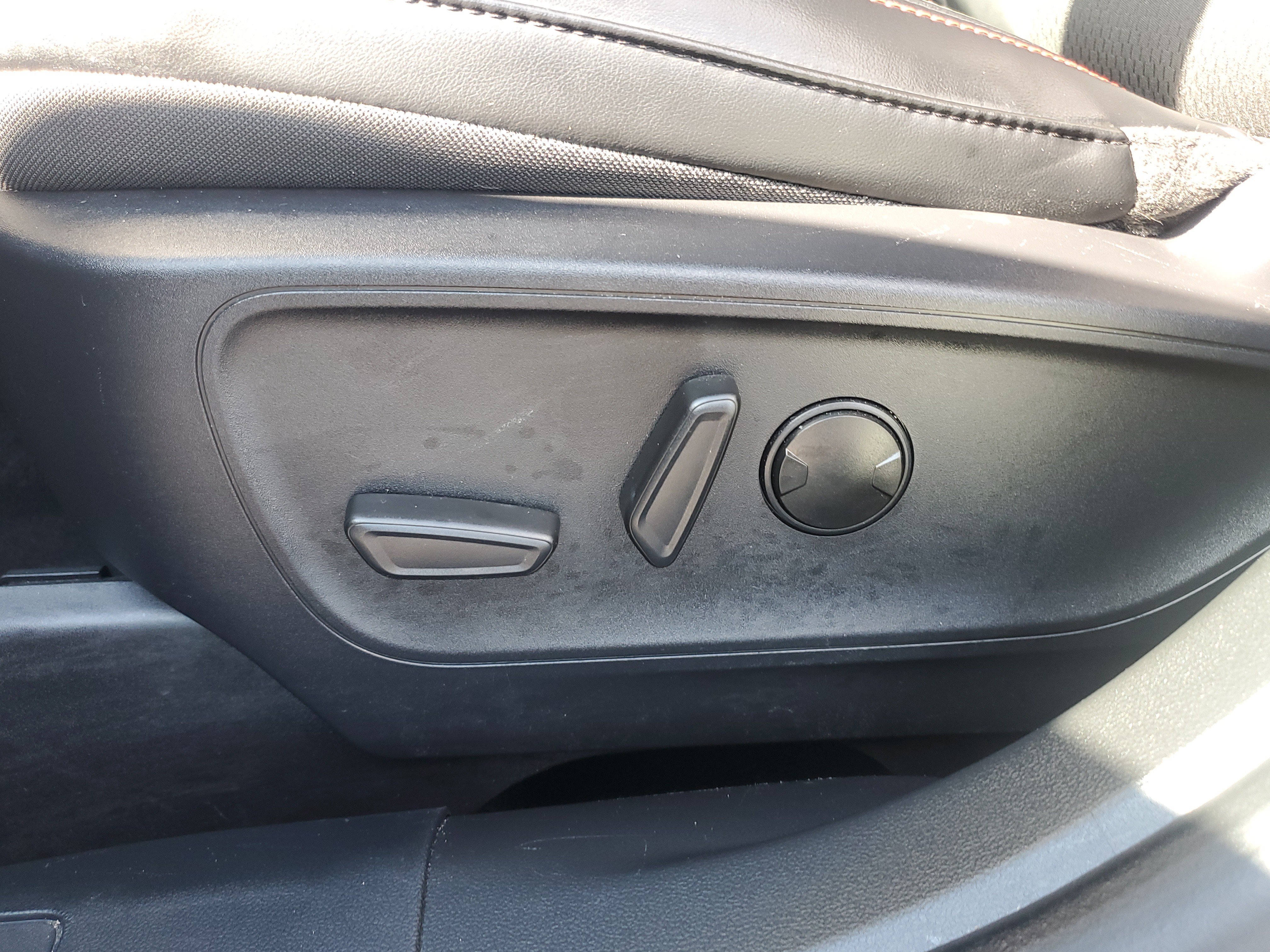 Used 2025 Ford Escape ST-Line FWD image 16