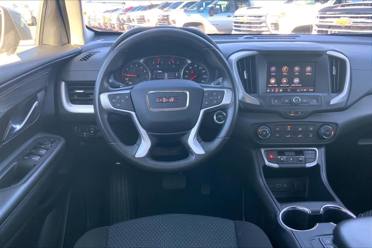 Used 2024 GMC Terrain SLE image 6