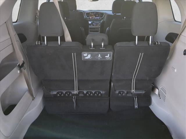 Used 2021 Chrysler Pacifica Touring FWD image 6