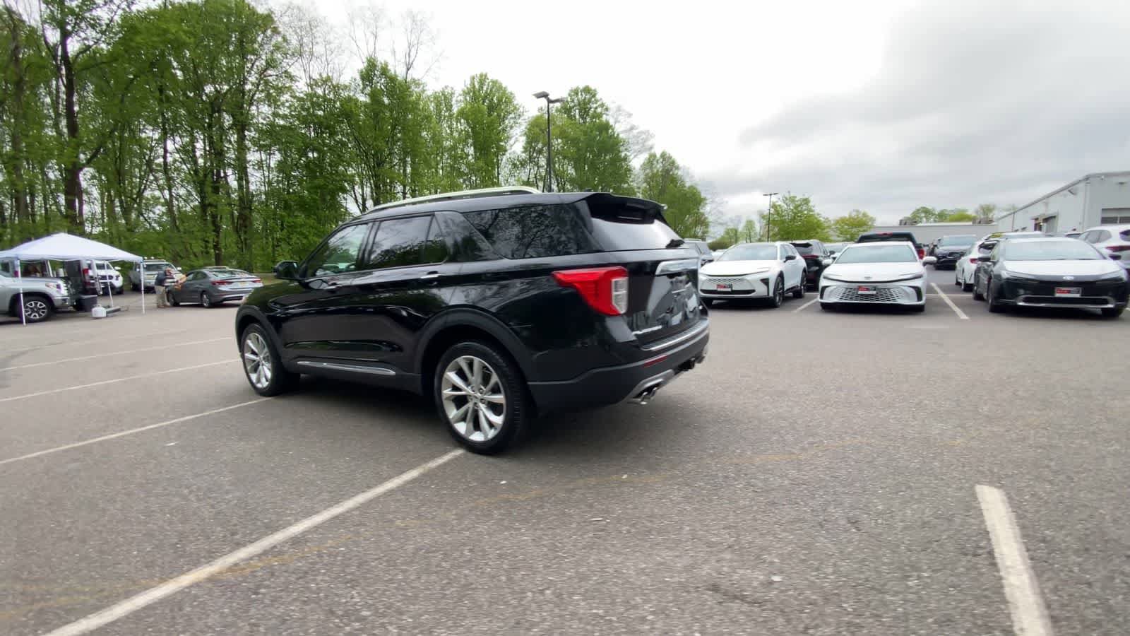 Used 2023 Ford Explorer Platinum w/ Technology Package AWD/4WD image 6