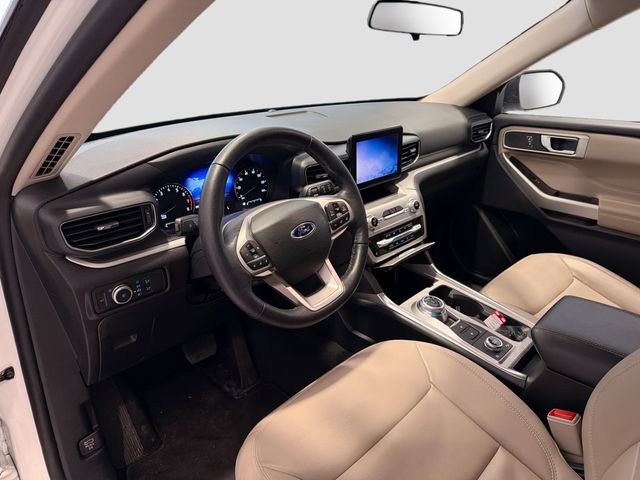 Used 2022 Ford Explorer XLT w/ Equipment Group 202A image 9
