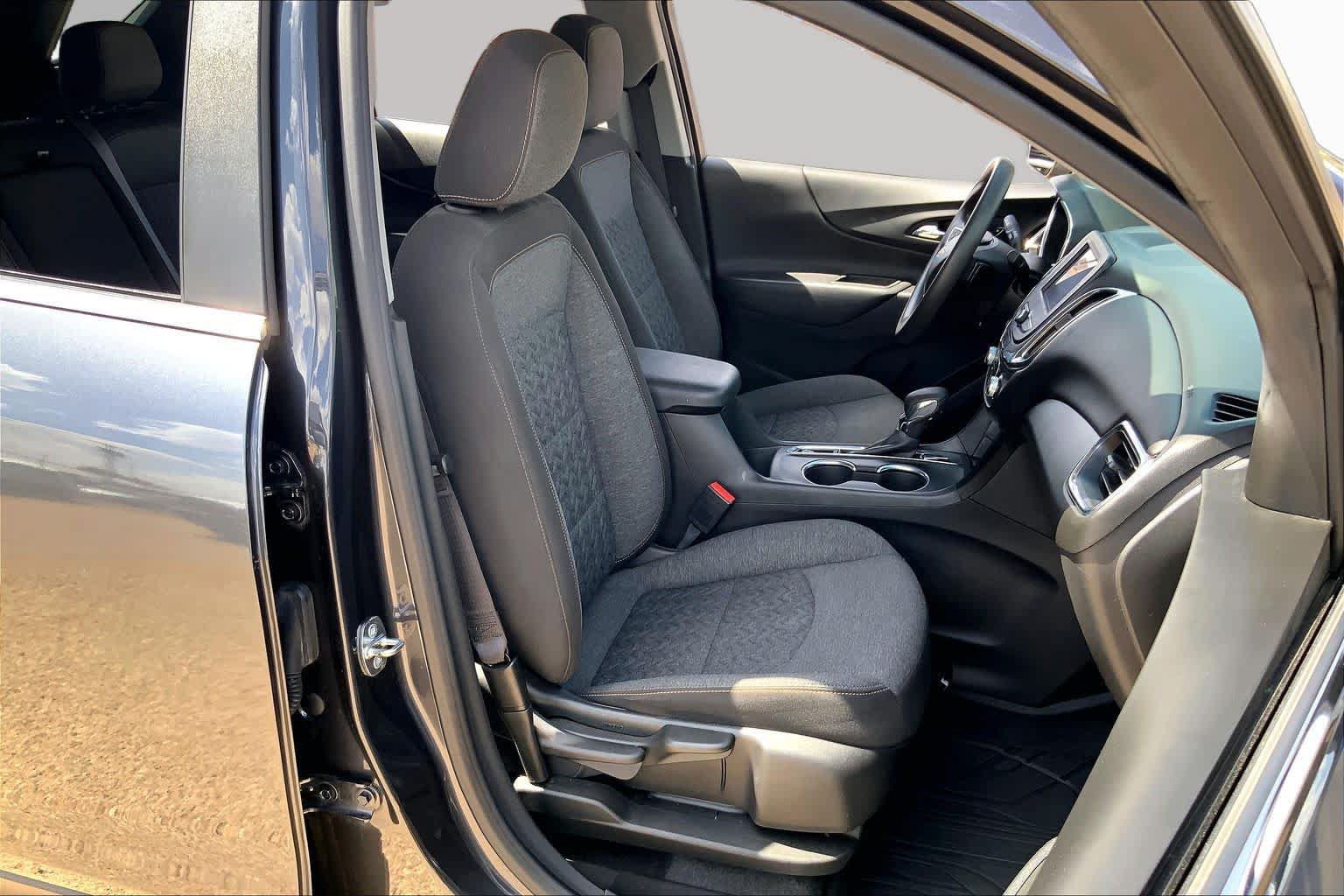 Used 2022 Chevrolet Equinox LT w/ LPO, Floor Liner Package FWD image 9