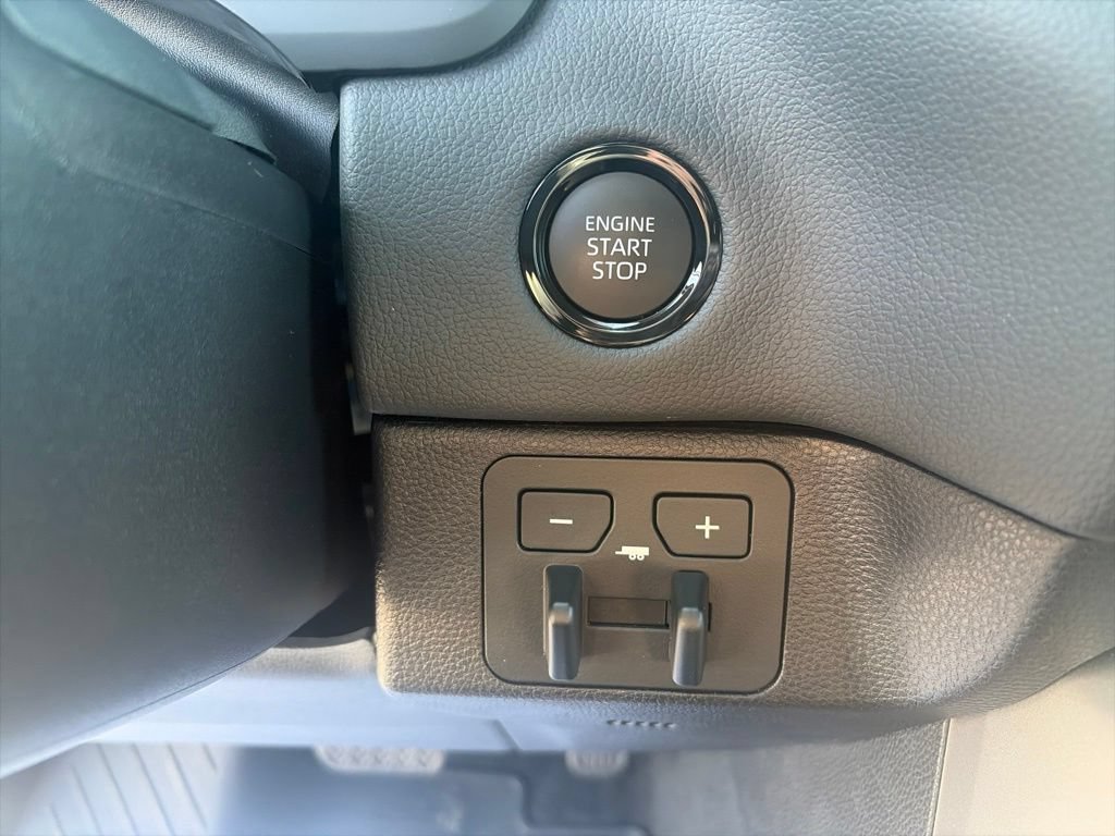 Used 2026 Toyota Tundra Limited AWD/4WD image 28
