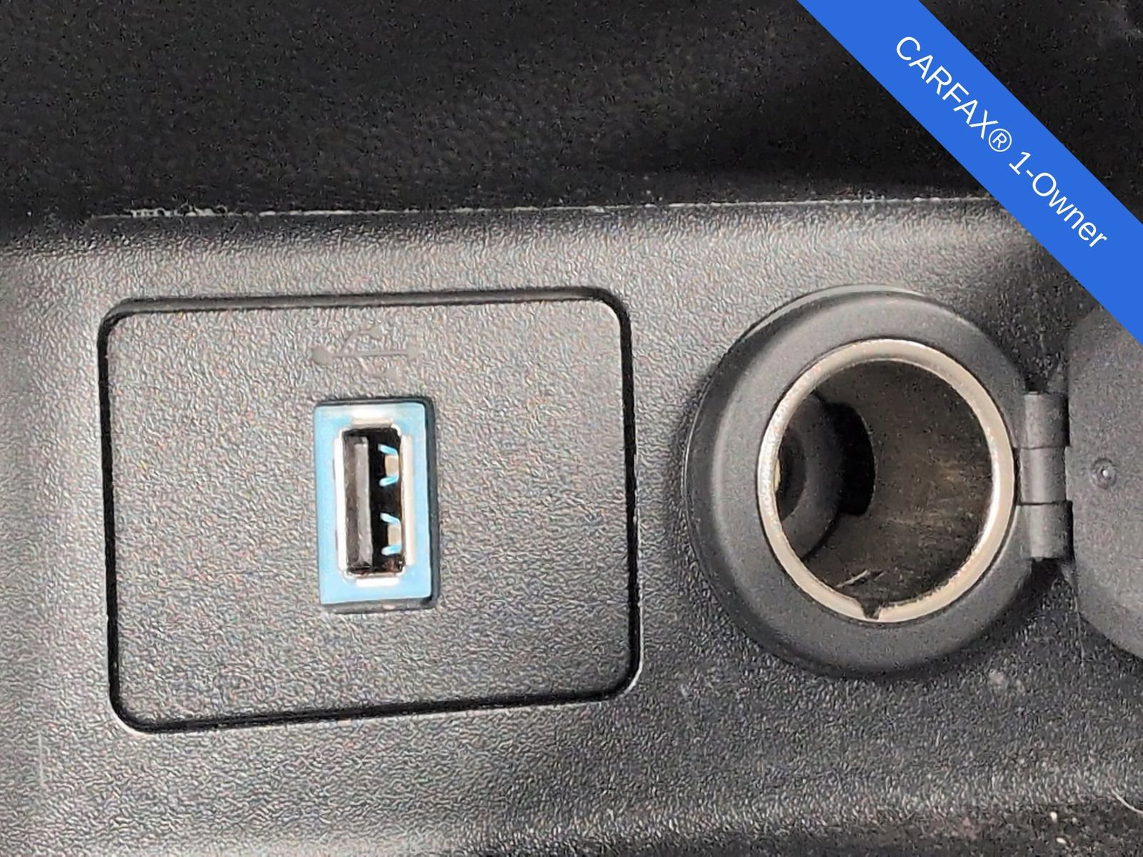 Used 2020 Ford Escape Titanium image 33