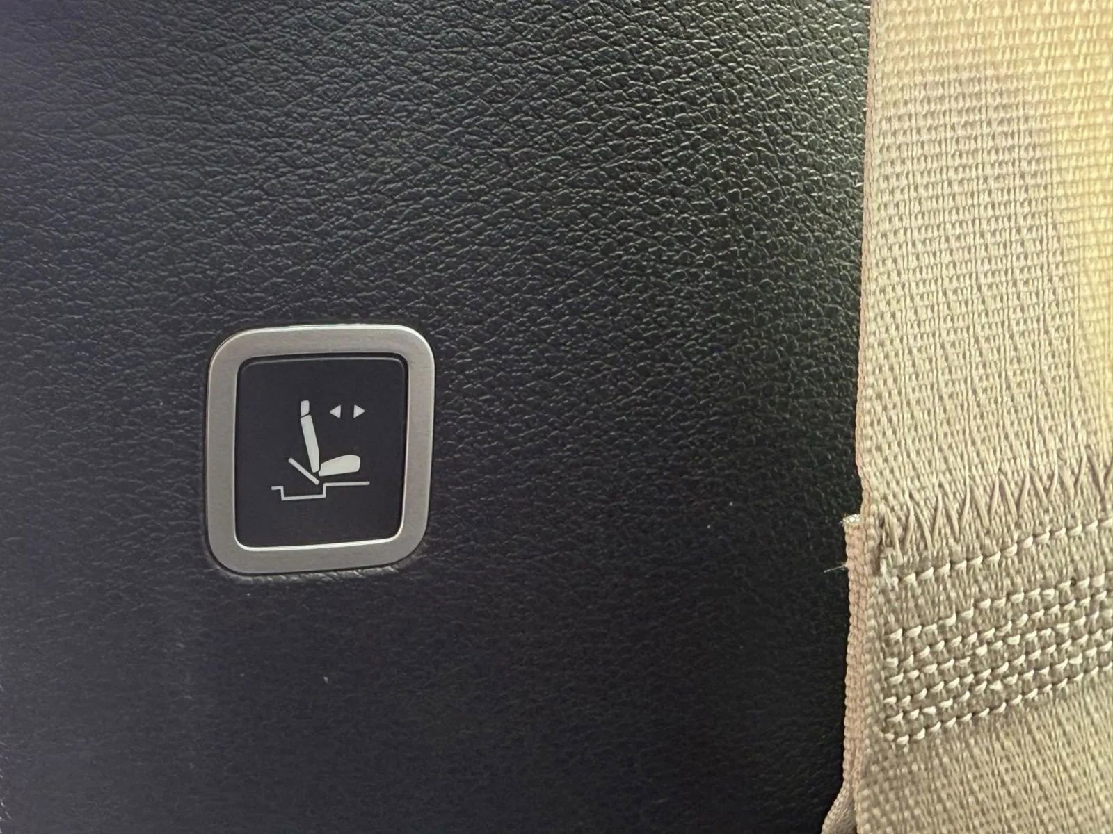 Used 2017 Chrysler Pacifica Touring-L w/ Tire & Wheel Group image 52