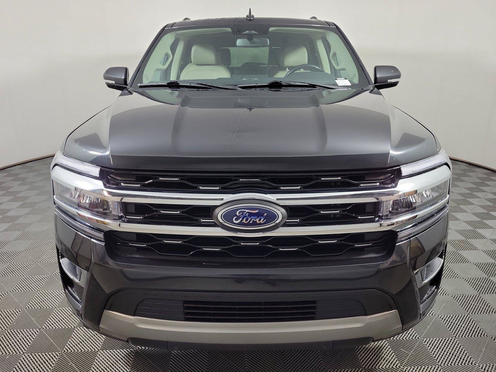 Used 2024 Ford Expedition Max Limited RWD image 2